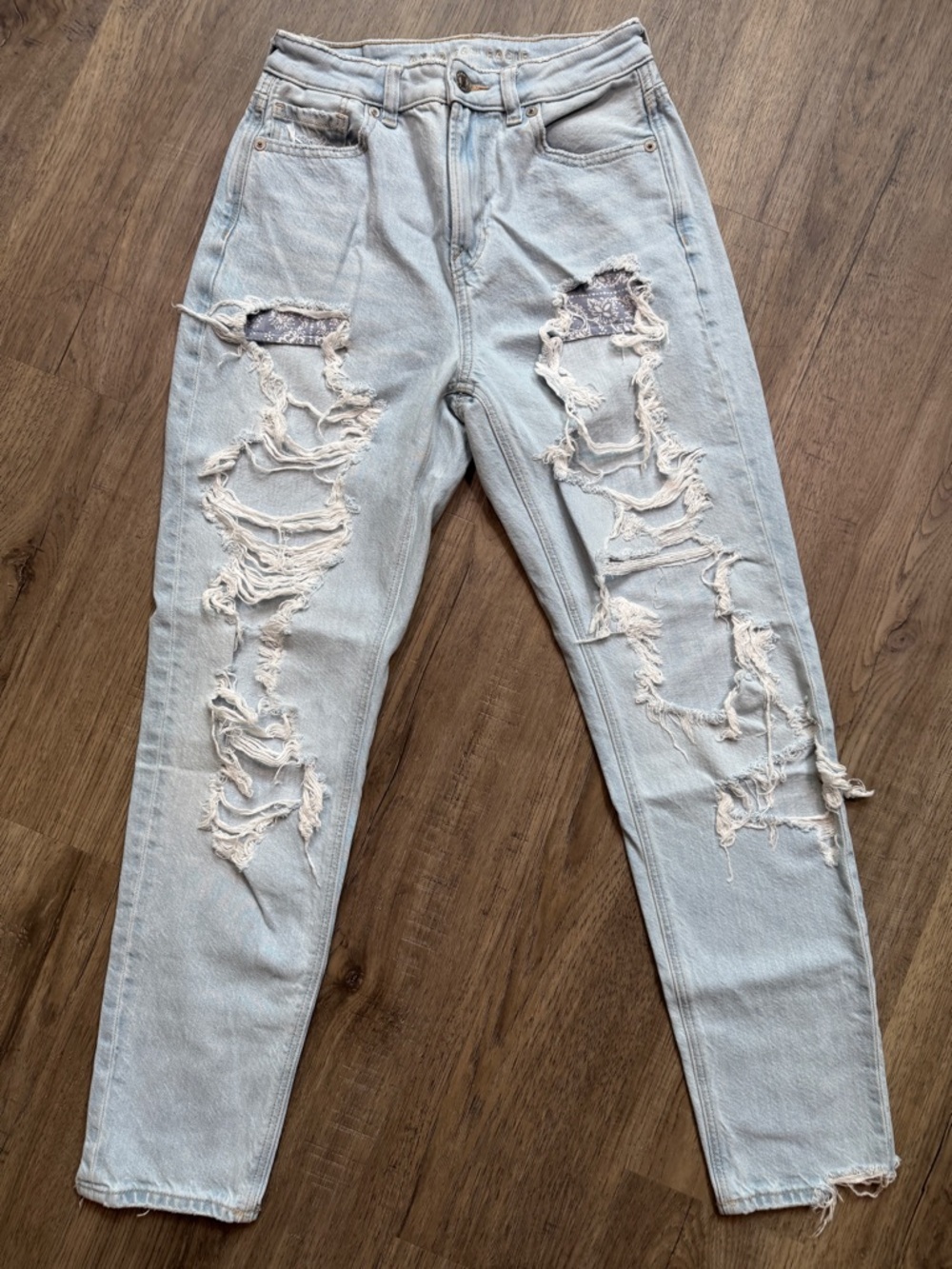 American Eagle Outfitters Light Blue Distressed Mom Jean - Size 0 Regular